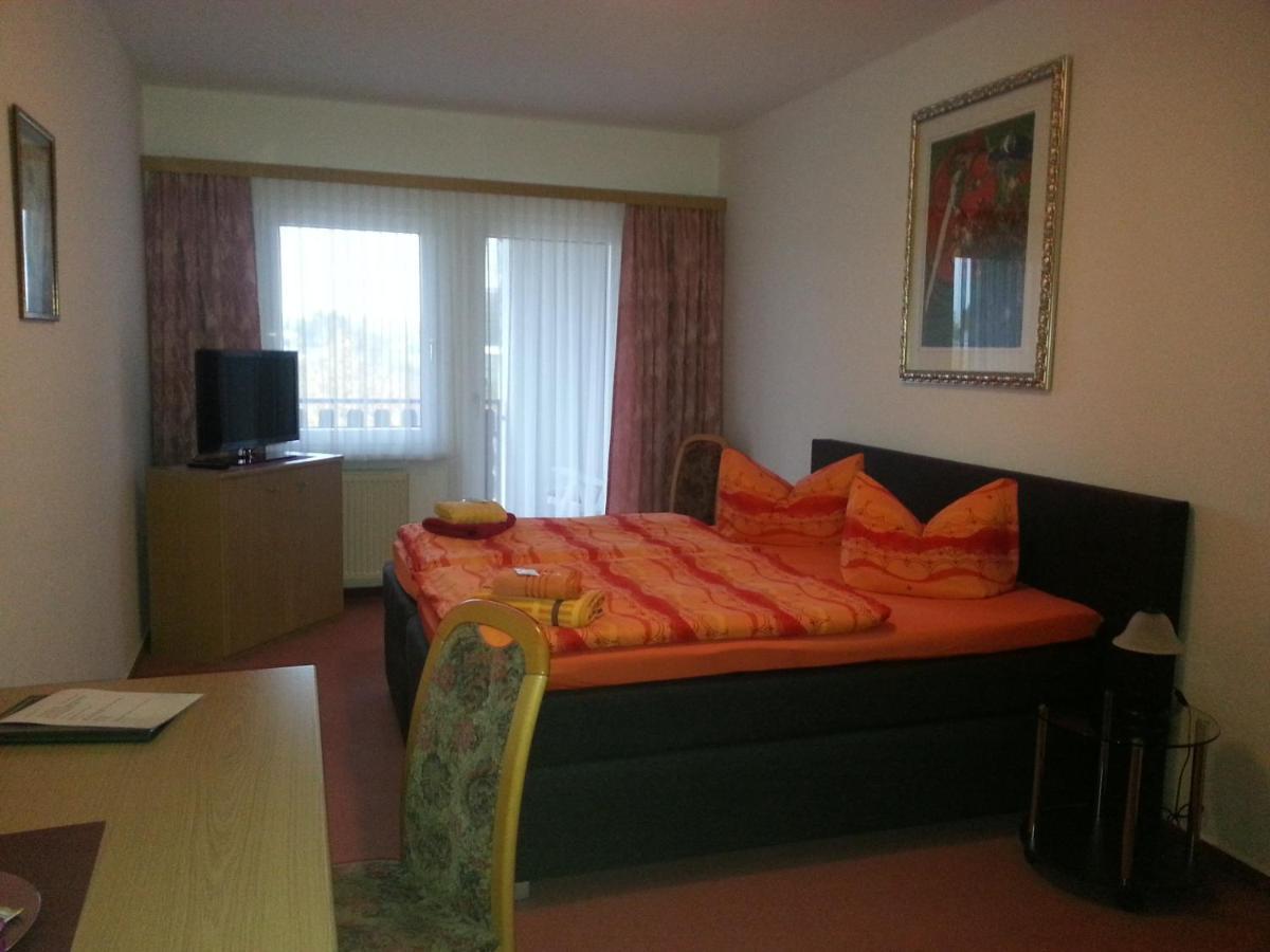 Zur Linde Hotel Ostrau  Bagian luar foto