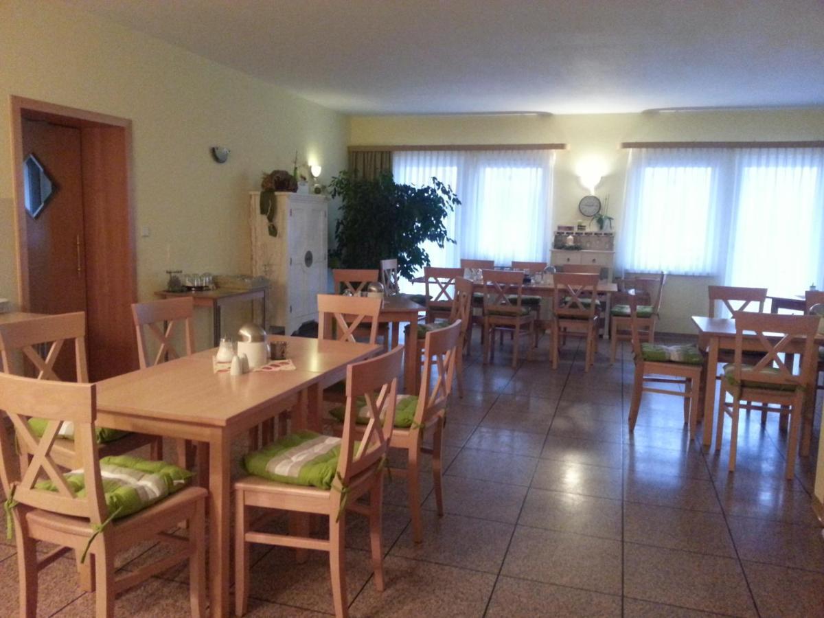 Zur Linde Hotel Ostrau  Bagian luar foto
