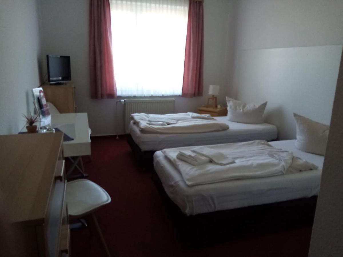 Zur Linde Hotel Ostrau  Bagian luar foto