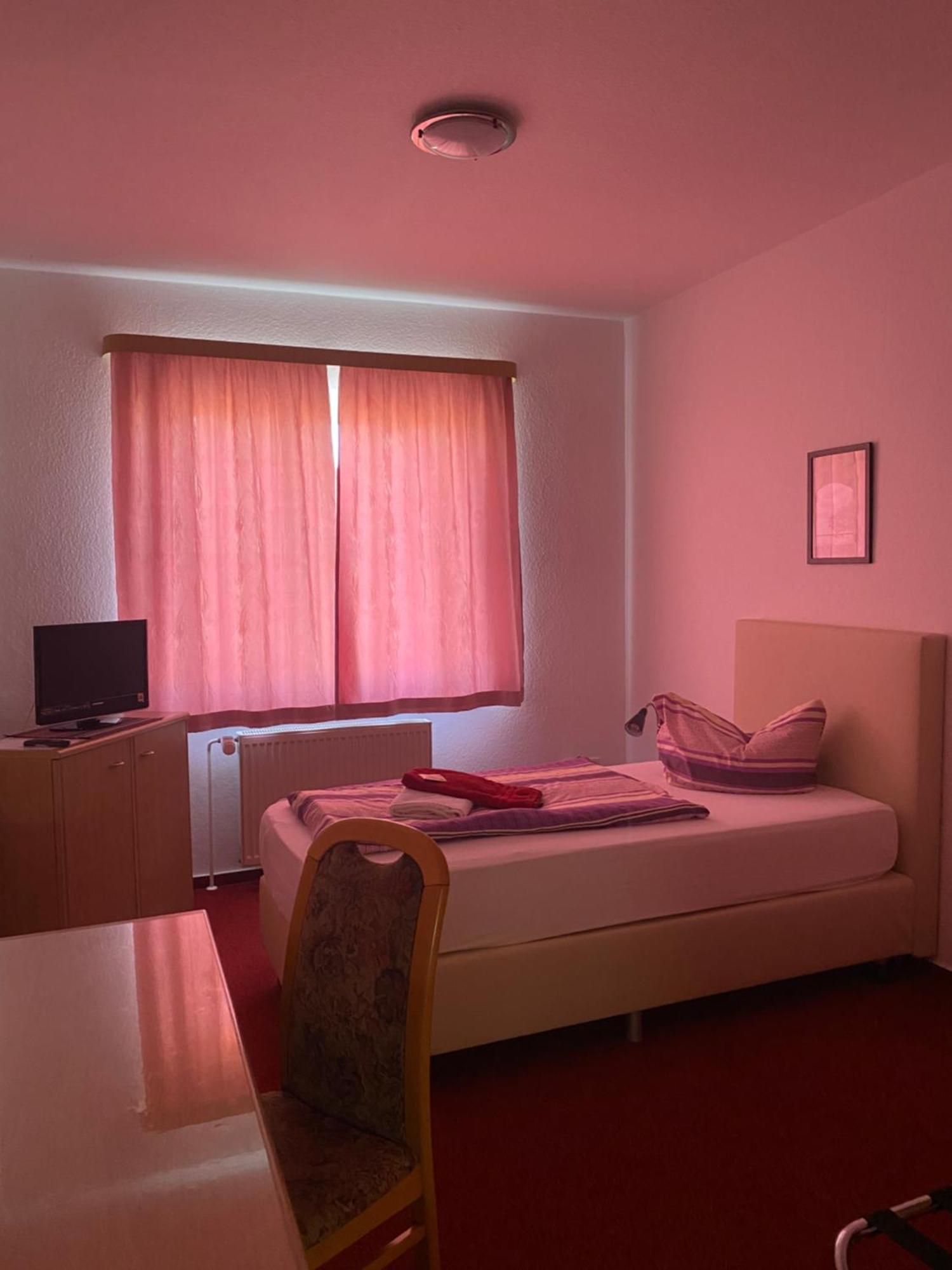 Zur Linde Hotel Ostrau  Bagian luar foto